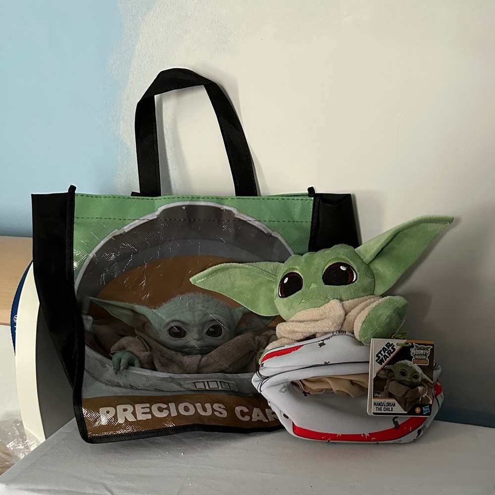 Hasbro MANDALORIAN THE CHILD Baby Yoda Grogu Star Wars Plush w ship pod
